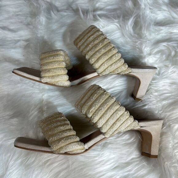 Super cute wedges - Picture 5 of 9